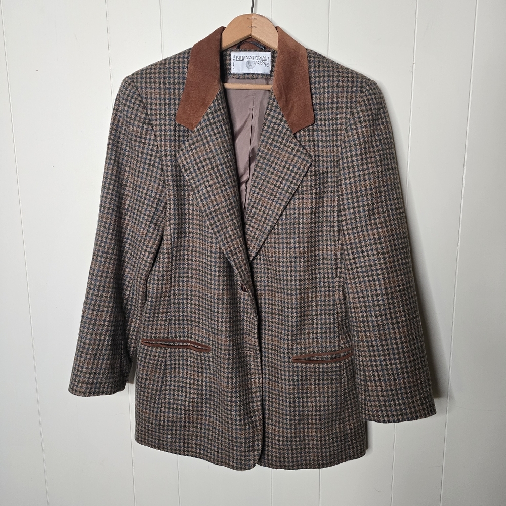 Vintage International Scene Houndstooth Blazer with Brown Suede Collar